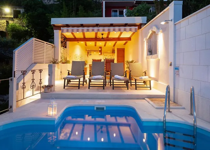 Idyllic Marieta With Private Pool, Unforgettable View And Free Parking Makarska