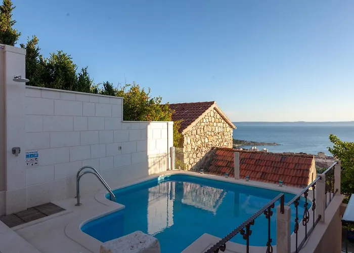 Idyllic Marieta With Private Pool, Unforgettable View And Free Parking Makarská