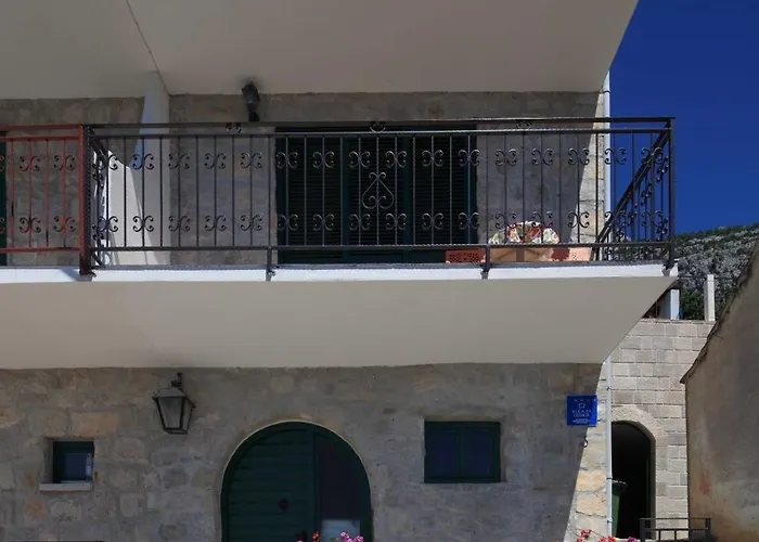 Idyllic Marieta With Private Pool, Unforgettable View And Free Parking Makarská