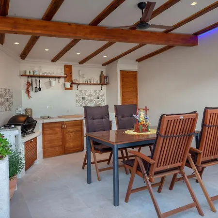 Idyllic Marieta With Private Pool, Unforgettable View And Free Parking ماكارسكا